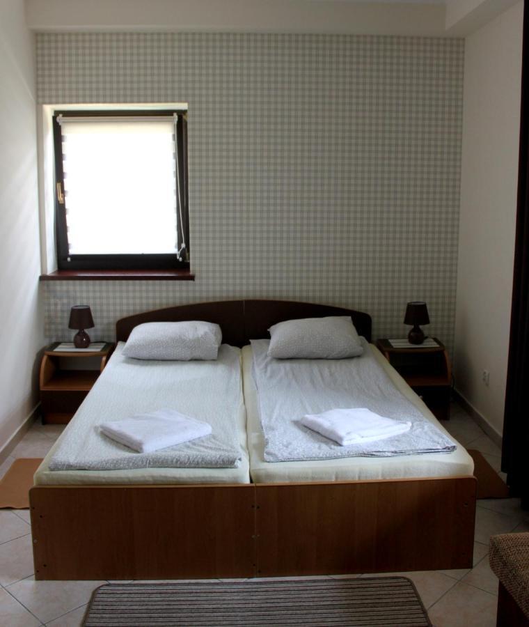 Park Lesny 'U Kaczyny' Hotel Rogow Esterno foto