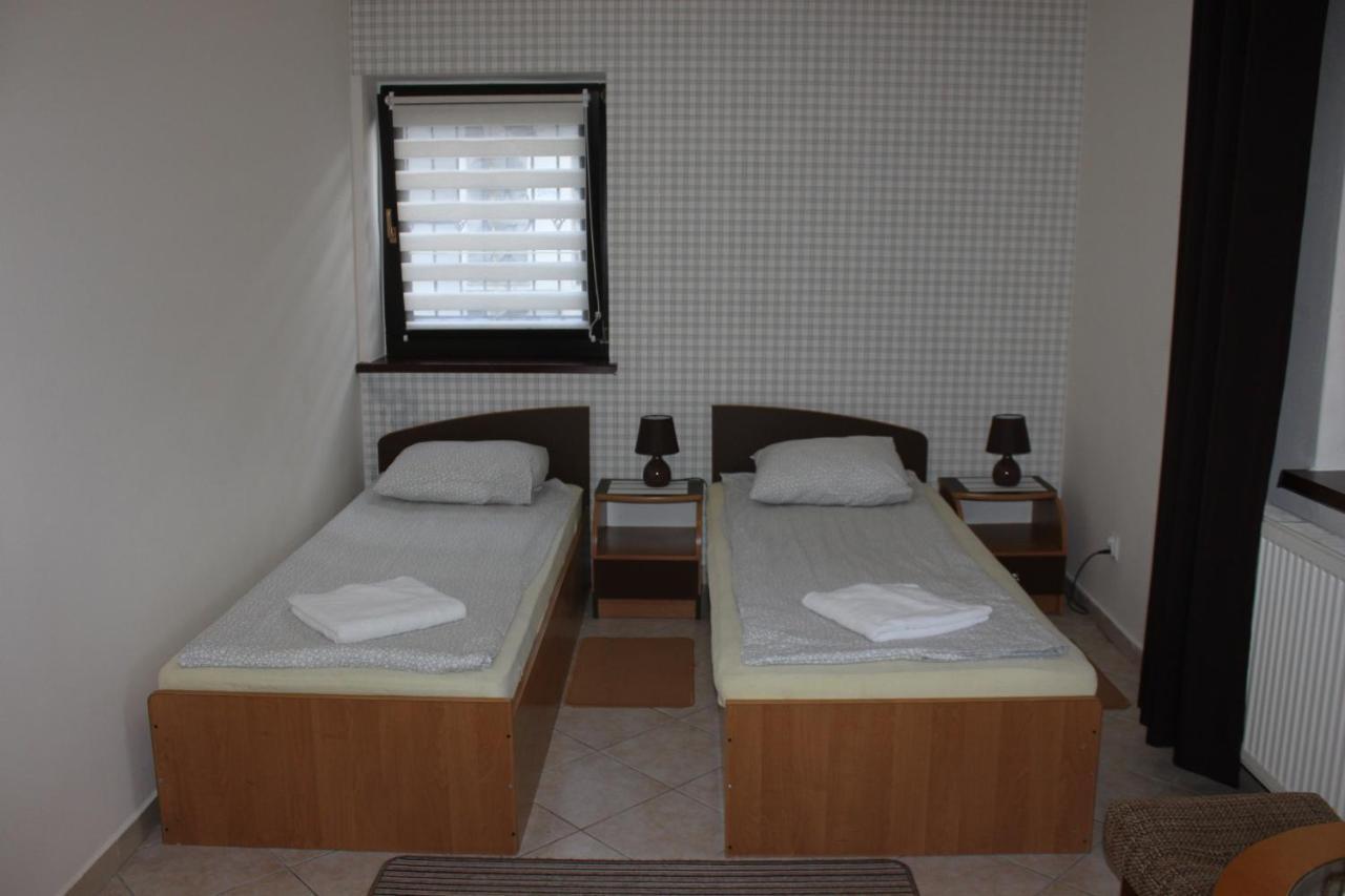Park Lesny 'U Kaczyny' Hotel Rogow Esterno foto