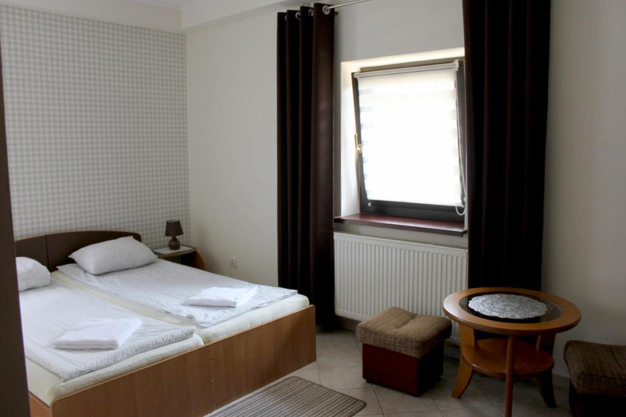 Park Lesny 'U Kaczyny' Hotel Rogow Esterno foto