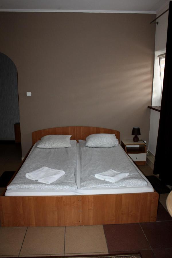 Park Lesny 'U Kaczyny' Hotel Rogow Esterno foto
